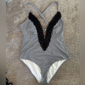 CUPSHE - Sexy, deep cut, striped one piece suit